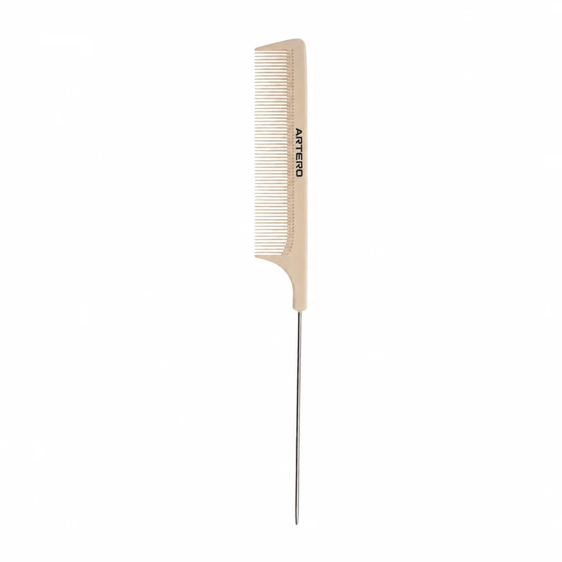 Beige ARTERO METAL PINTAIL K319 222 mm POM comb with black ARTERO lettering, rounded teeth and a long silver-coloured metal tail on a white background