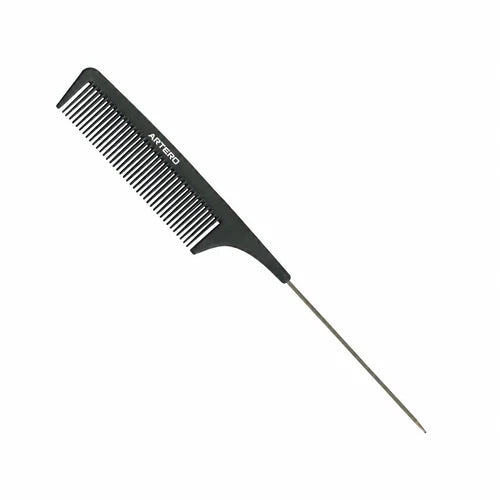 Black ARTERO METAL CARBON K622 comb with rounded fine teeth, white ARTERO lettering and a long slim metal tail, photographed alone diagonally on white
